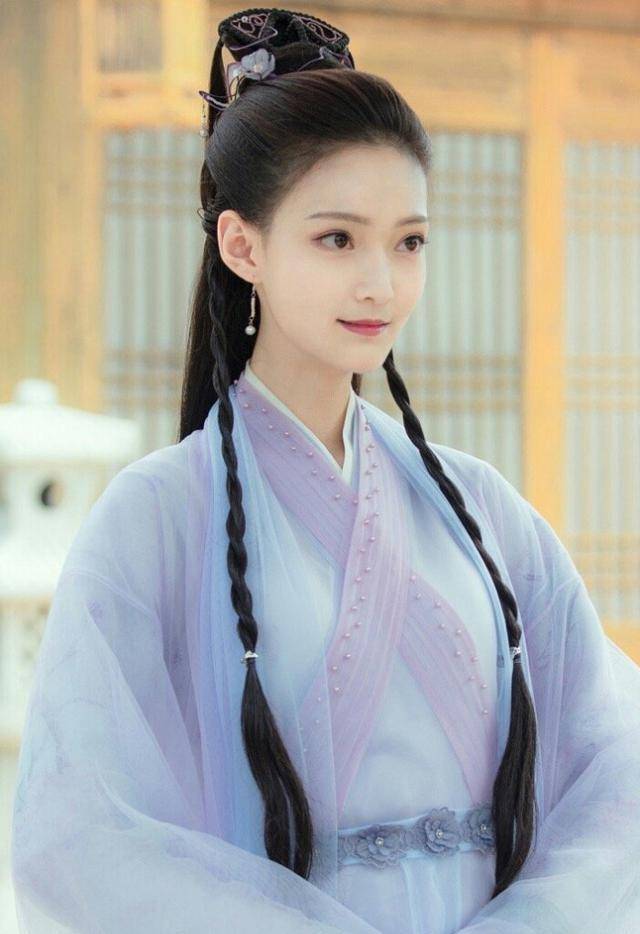 还有一个疑问是:上官秋月他娘是上官惠,和萧白他爹有一段旧情,那么,男