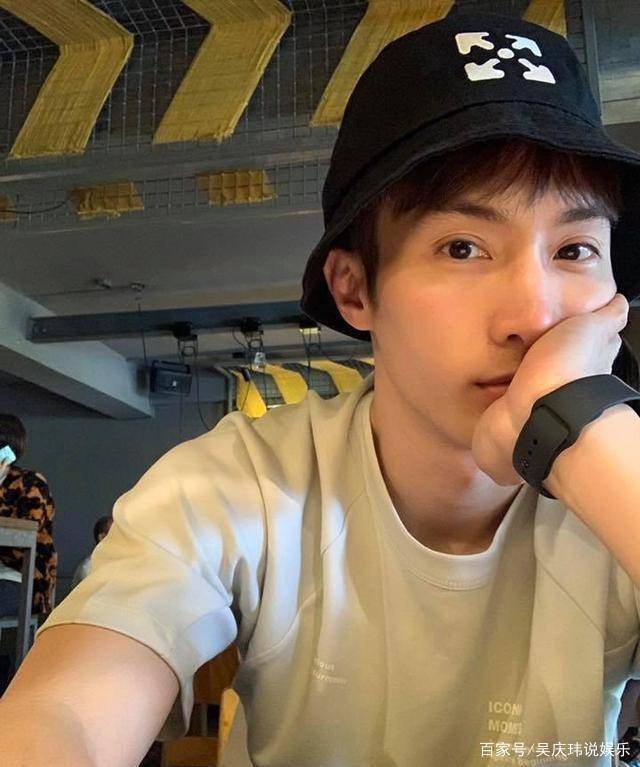 八卦八年,炎亚纶和阿本之间的真正关系终于被揭示了_蔡康永