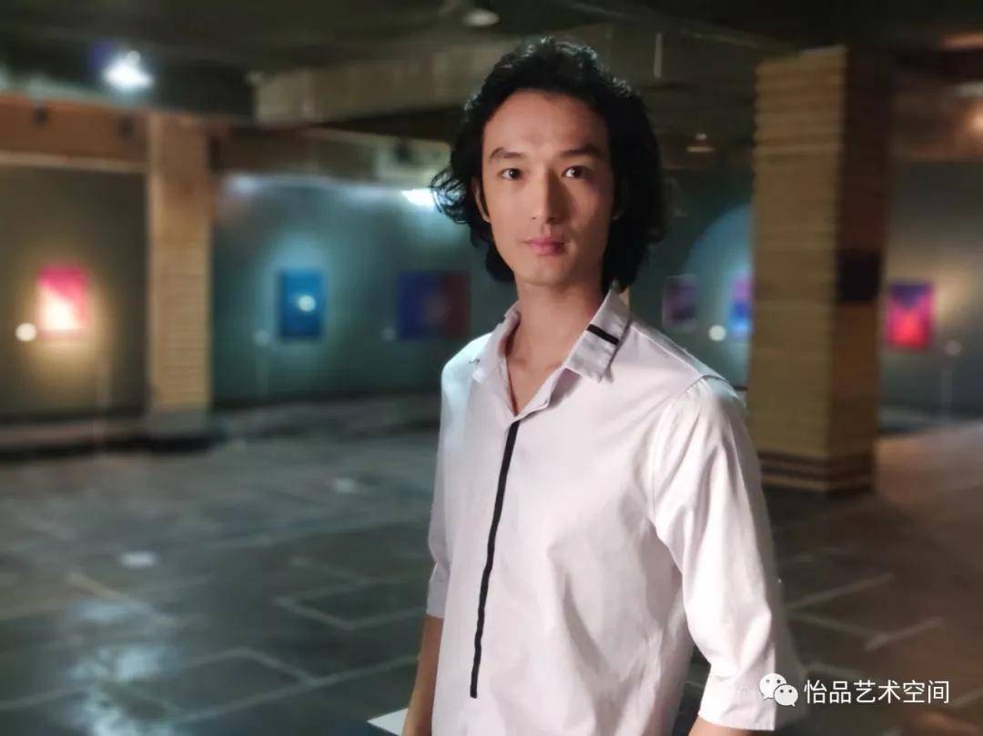 宋克兵1963年生於中國-遼寧遼陽首山王羅1992年畢業中國-魯迅美術學院