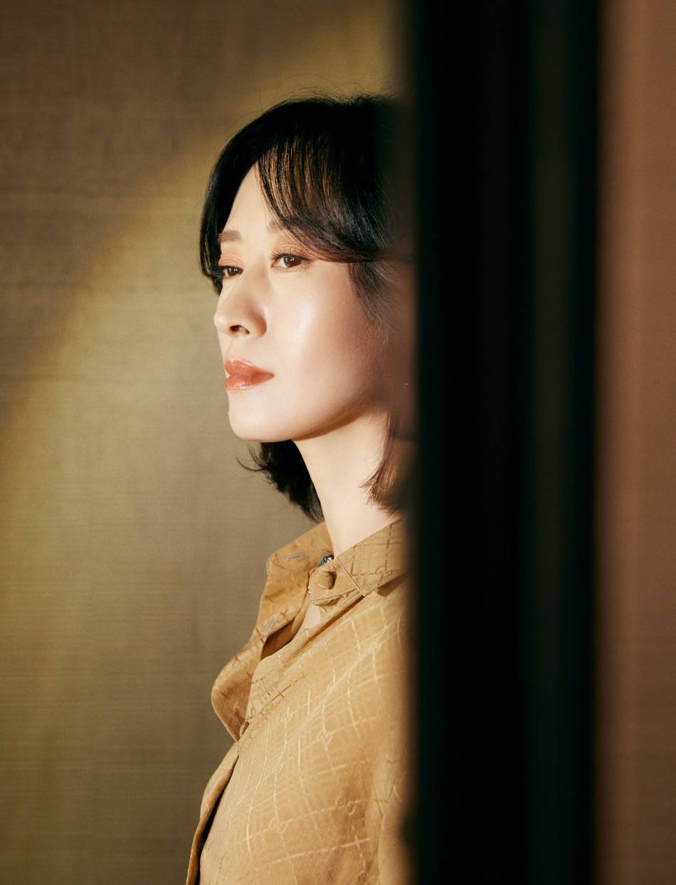 刘敏涛助阵《白色月光》发布会 美飒兼备姐力十足