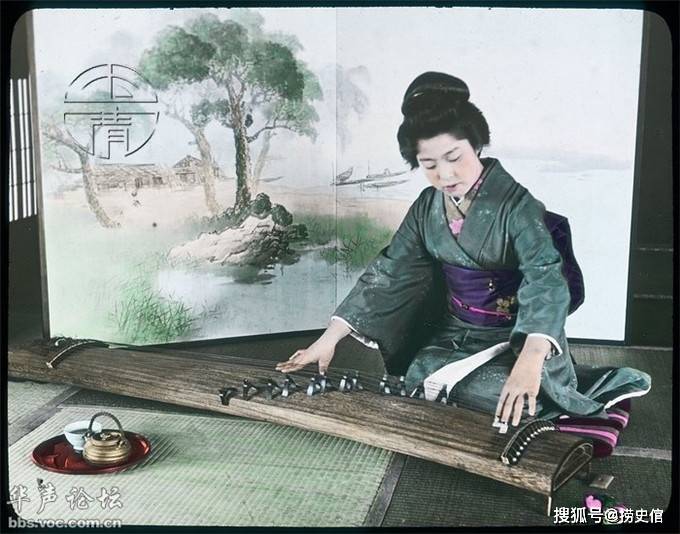 打琴(江东)和琵琶(三味线)  赤脚老妇 用餐 染布 在日本生活的阿伊努