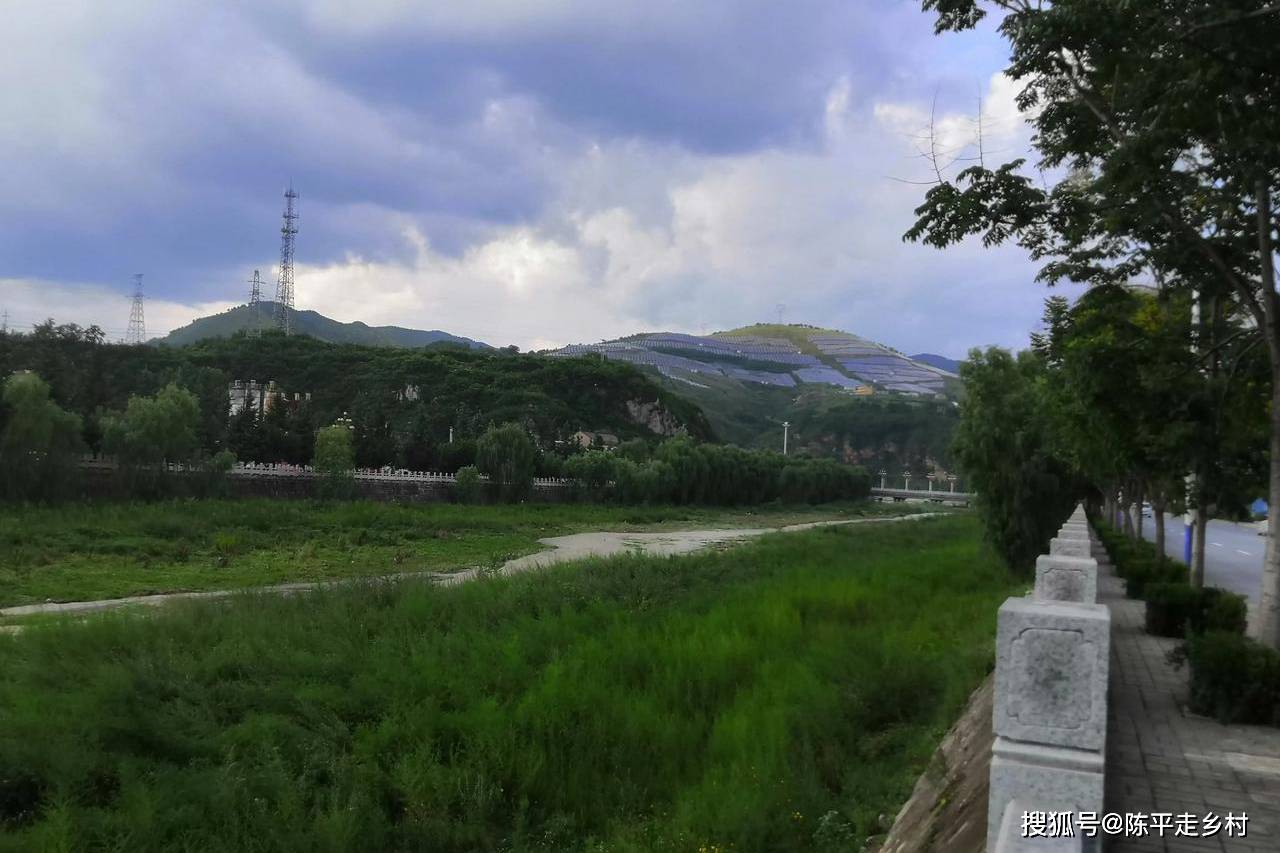 今天去洛河边看看,途径城关街办陶川社区的县河边,随拍几张县河的照片