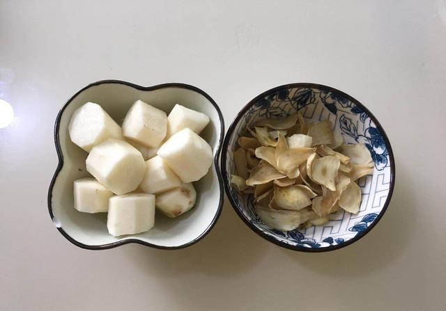 原创山药百合牛奶羹,丝滑香甜,营养美味,秋天吃它正合适