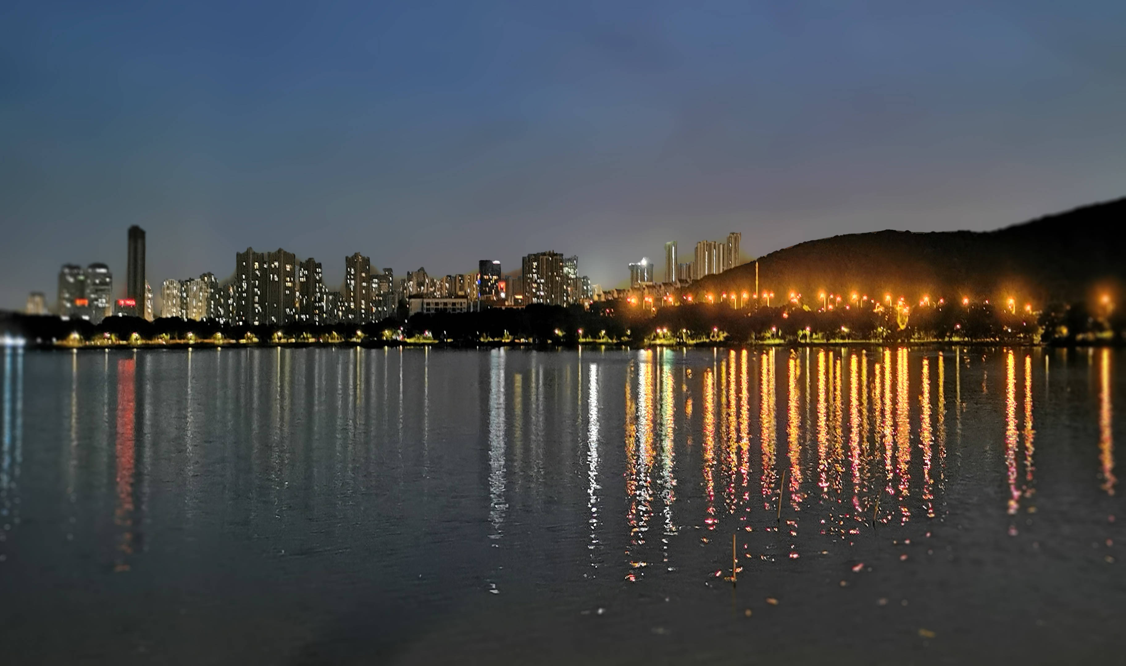 漂亮,武汉东湖夜景倒影实在漂亮