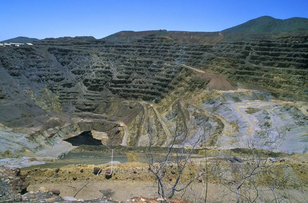 多种金矿化类型的新发现,不仅加深了对夹皮沟金矿矿床系统的认识,而且