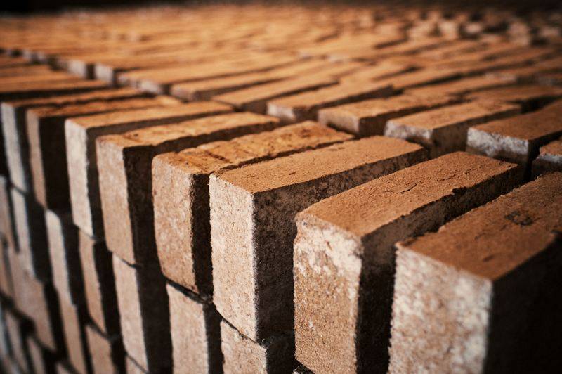 白酒|酱香型白酒之制曲的黑白黄