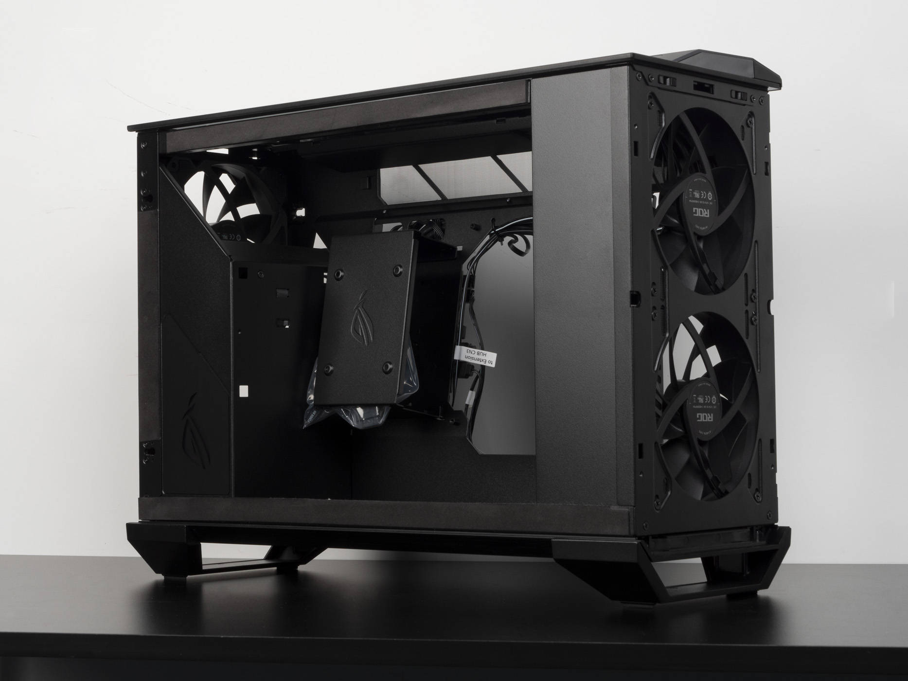 另类的itx机箱以战为名的华硕rogz11