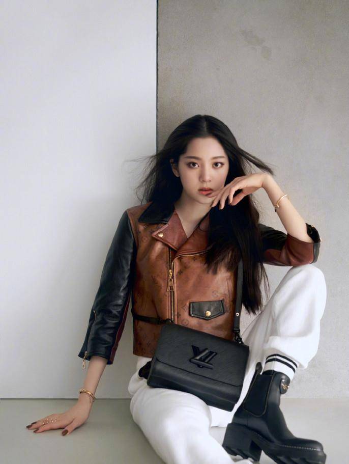 大家欢迎欧阳娜娜霸气的时尚造型吗?欢迎留言点赞哦.返回搜