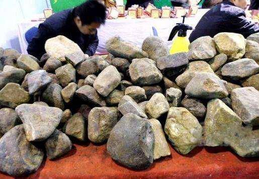 原创从"破烂王"到珠宝大亨,人生赢家却教你"慎重赌石"