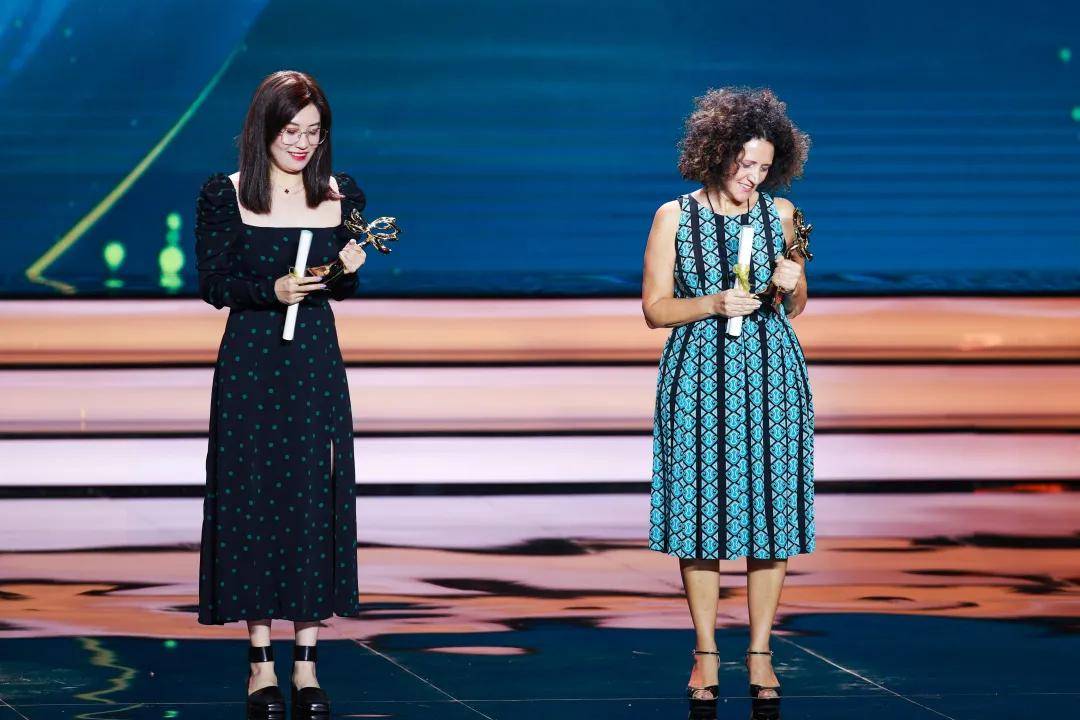 “白玉兰”奖项揭晓 郑晓龙点赞评奖不受干扰