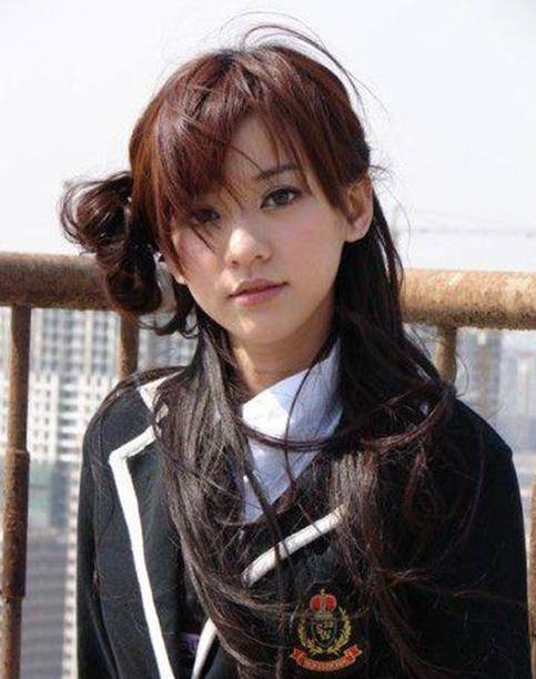 2007年,她参演了电视剧《奋斗》扮演古灵精怪的方灵珊,虽然不是主演