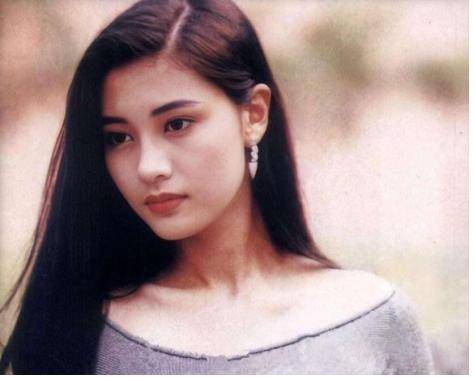 李嘉欣年轻时有多美?初中就已经是千里挑一,难怪能成"富豪捕手"