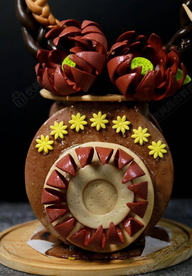 艺术面包,也称装饰面包,工艺面包,这种时尚前卫的面包除了美味,往往