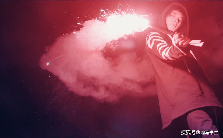 华晨宇对于自由的向往,源自骨子里的坚韧:管你什么想法,我自岿然不动