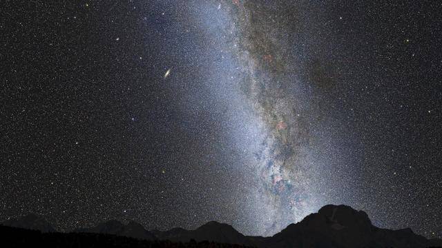 银河系看起来像夜空中的一条天河,而仙女座是唯一没有望远镜仅凭妊圹