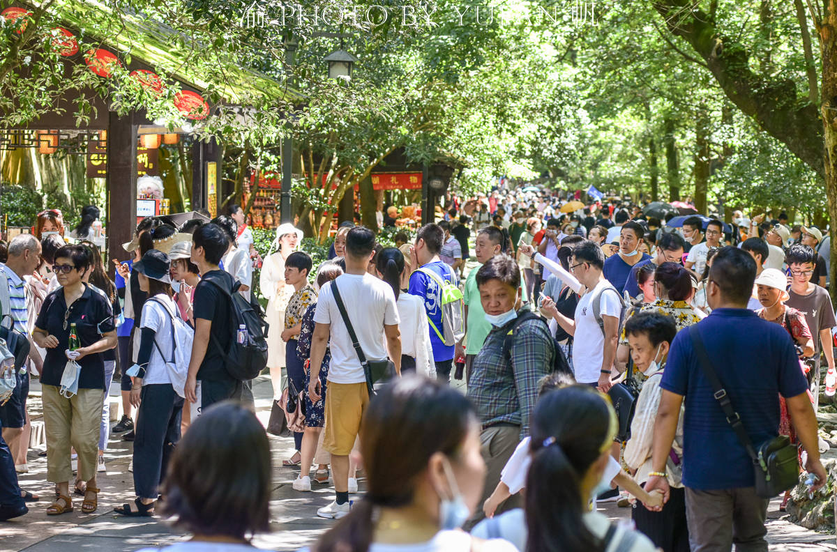 形容旅游景点人多(重庆旅游必去40个景点)