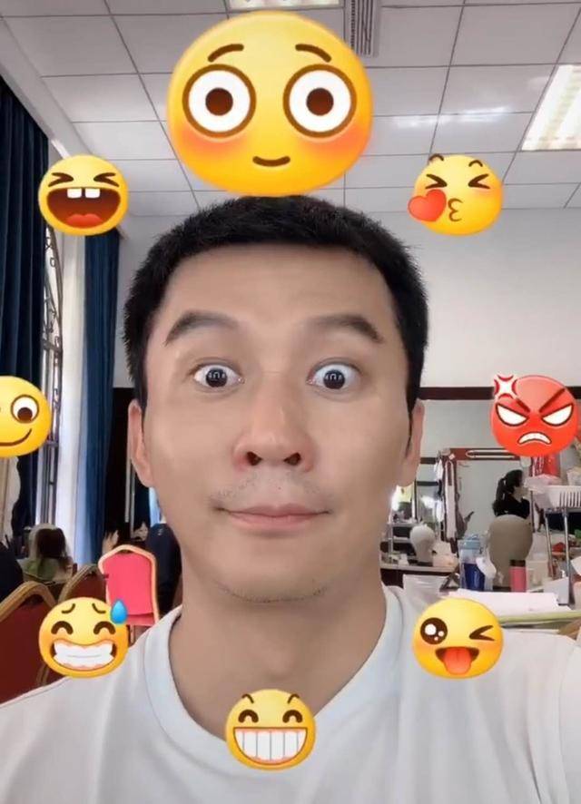 其实李晨自己的日常视频中,还是能够看出来有一些沧桑和老态,素颜出镜