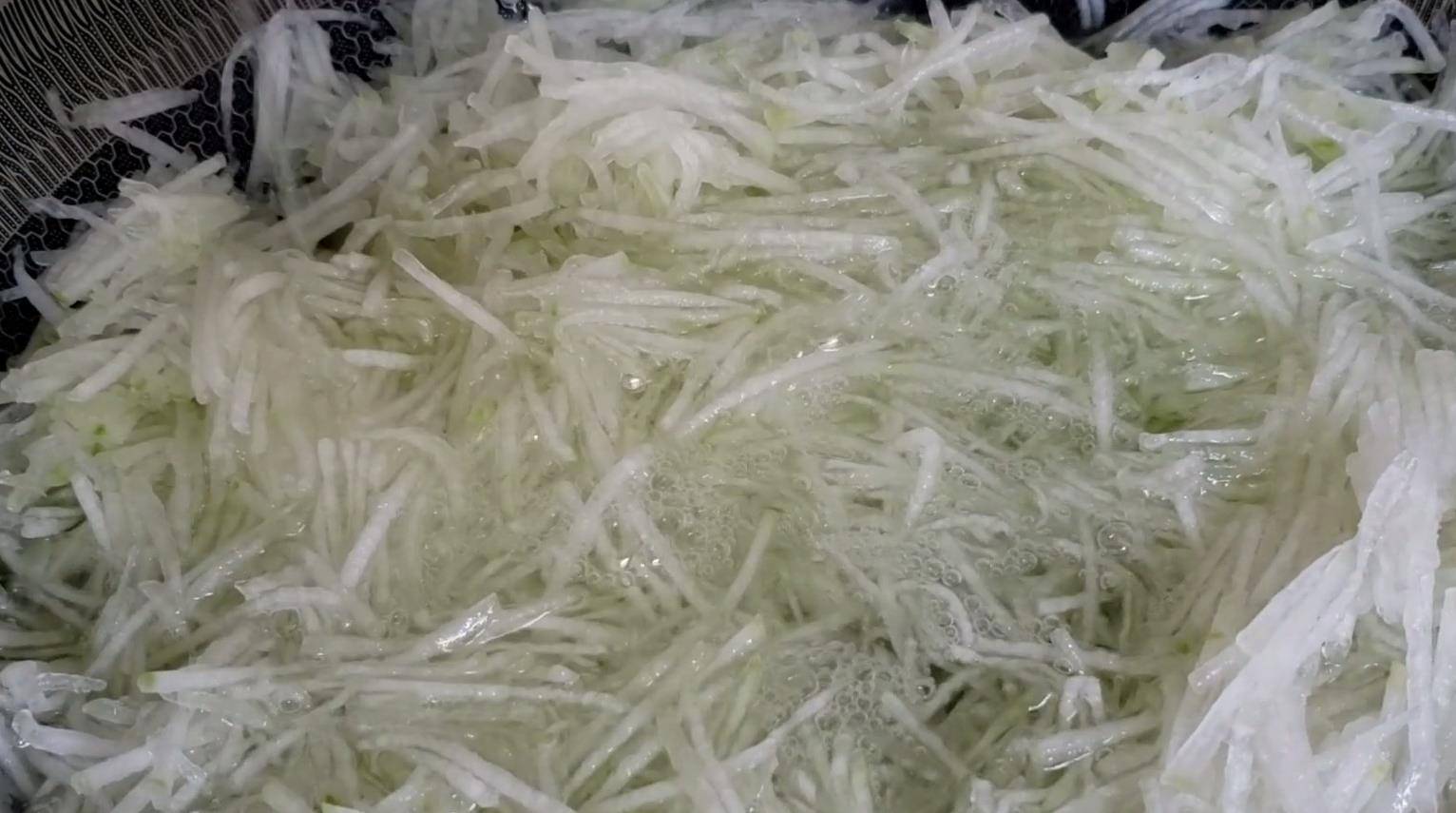 冬瓜新吃法,不做菜,不熬汤,简单一做,香甜柔软又拉丝,真解馋