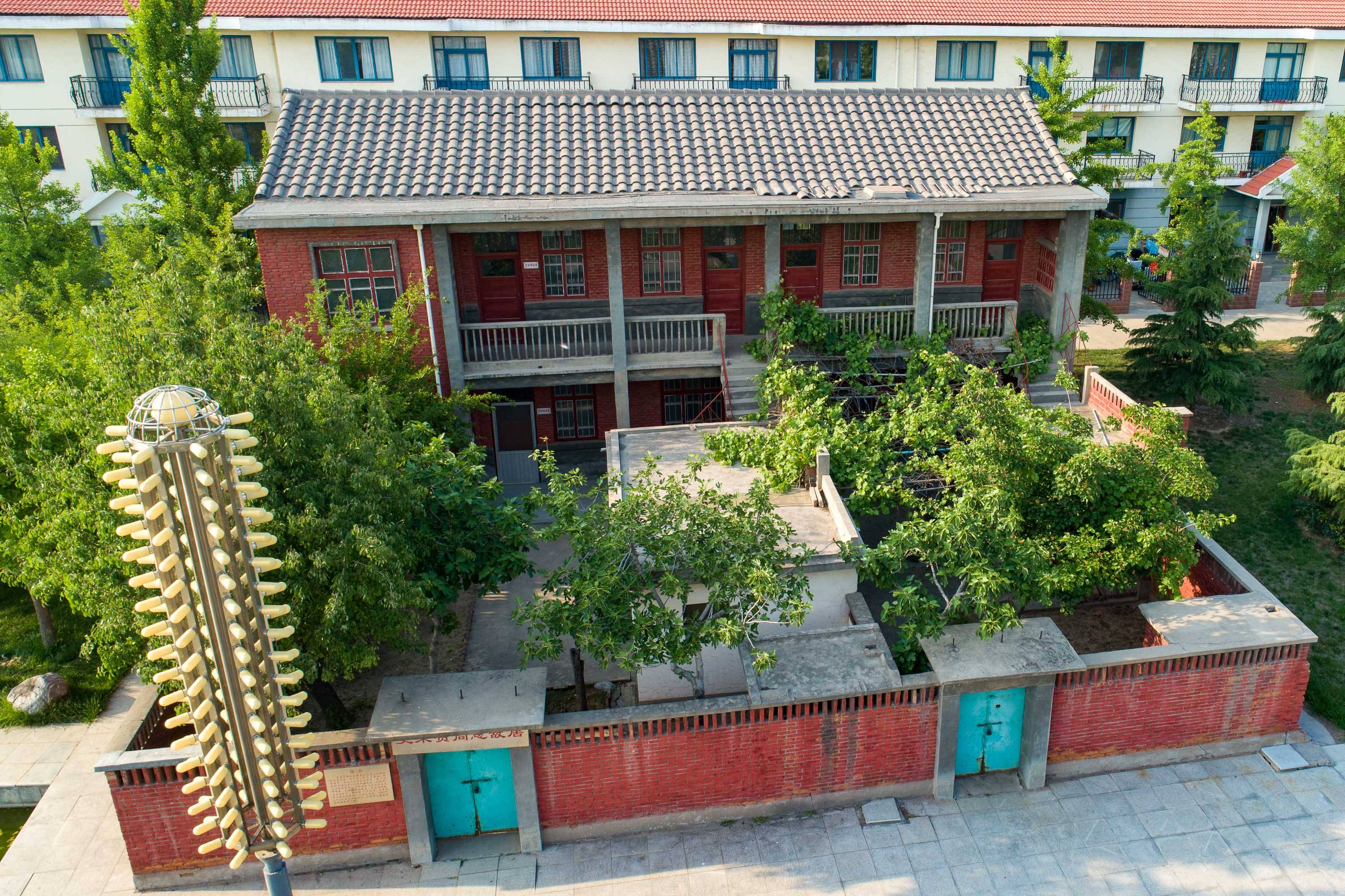 在河南最富村庄里,仅保留一所旧民房,与邻村相比,有着天壤之别_刘庄村