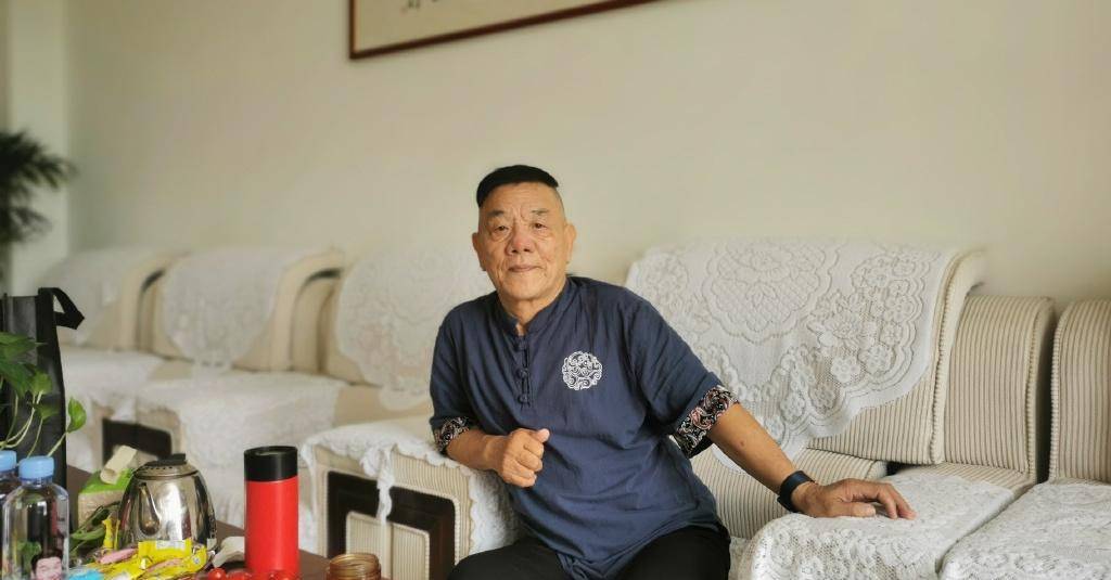 刚来德云社一年,就连收两批徒弟,郭德纲派出两位副总给他捧场_杨进明