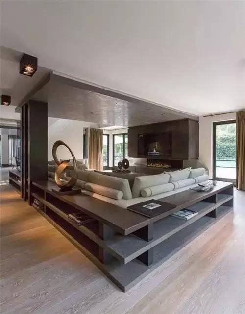 沙发不靠墙还可以怎么做?流行这样设计,果然个性也还实用!