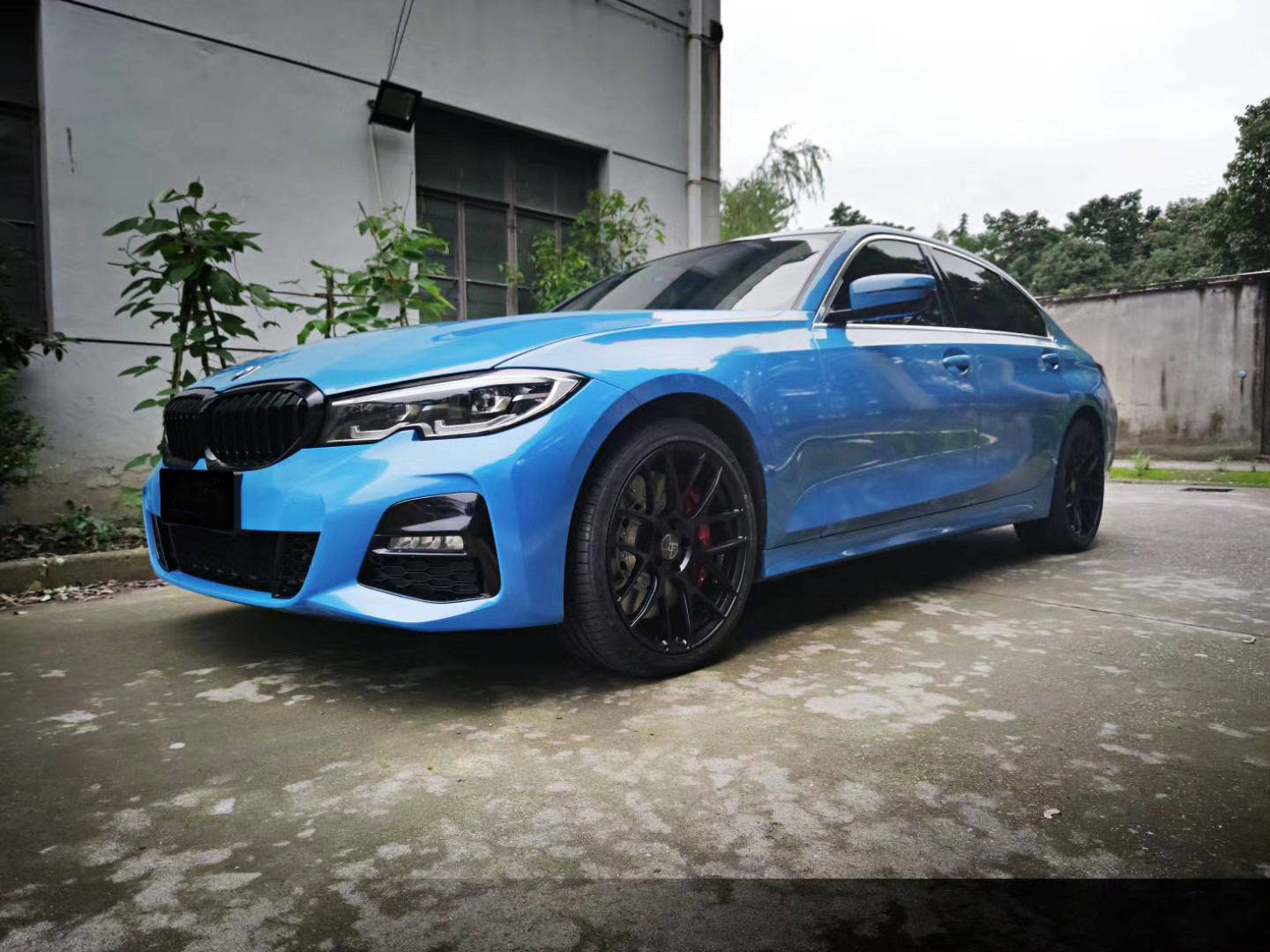 宝马3系改色阿布扎比蓝,是酷盖的最爱的模样了!