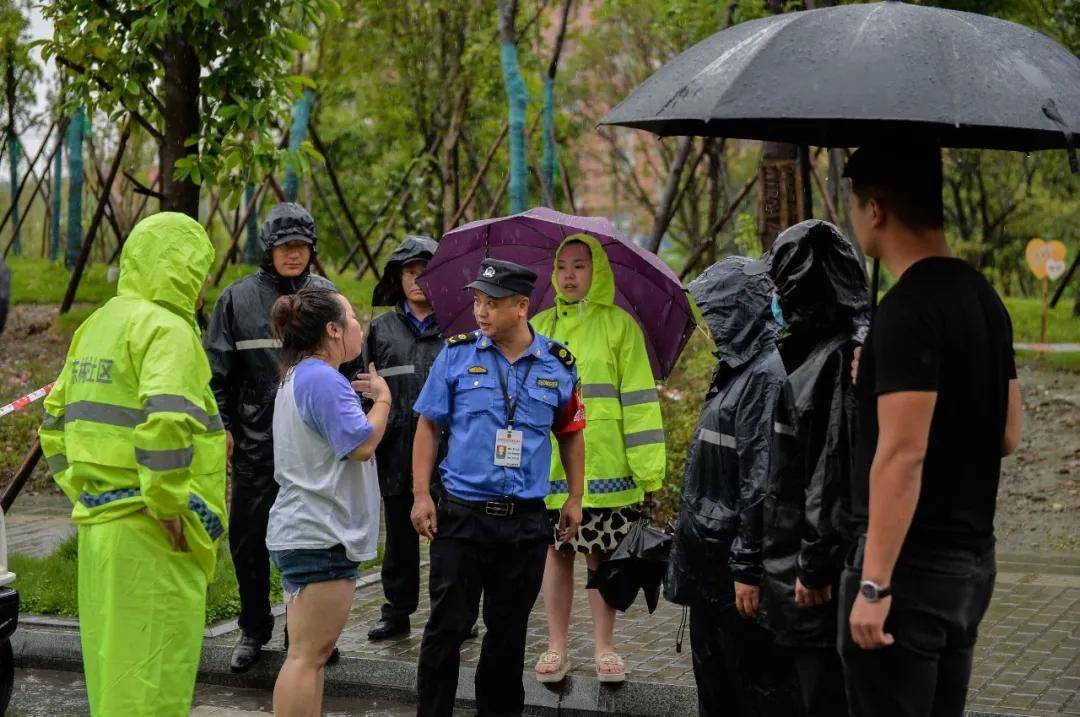 雨中人图片黑化图片