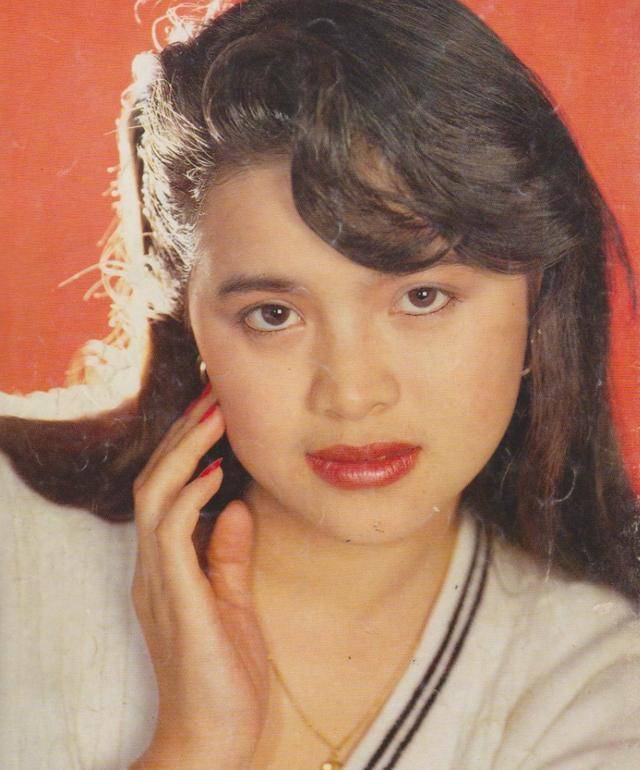 她是性感女神,因拍摄性感杂志被狠批,今53岁退圈后成豪门阔太_石兰