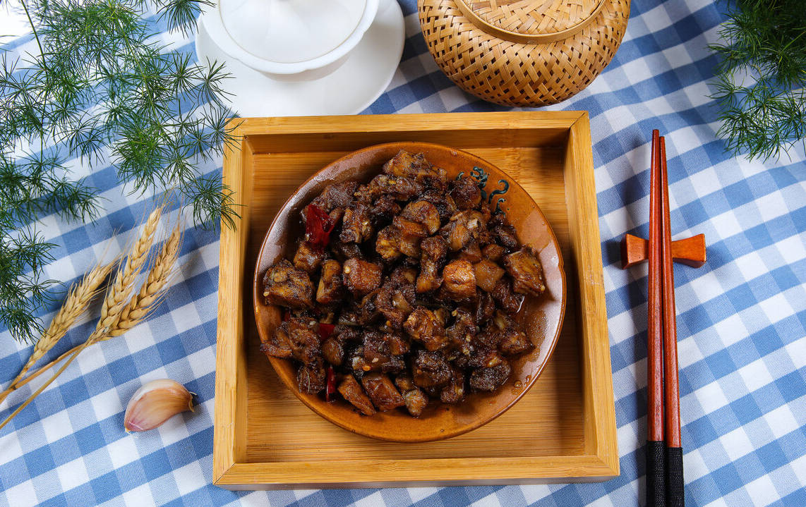 原创吃可爱兔兔系列之葱烧兔肉鲜香味美可以试试看不一样的家常菜