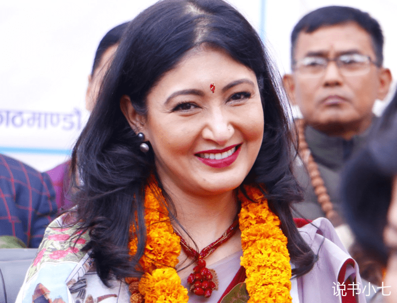 除了她的丈夫,小国末代王妃把自己活成了戴安娜_尼泊尔