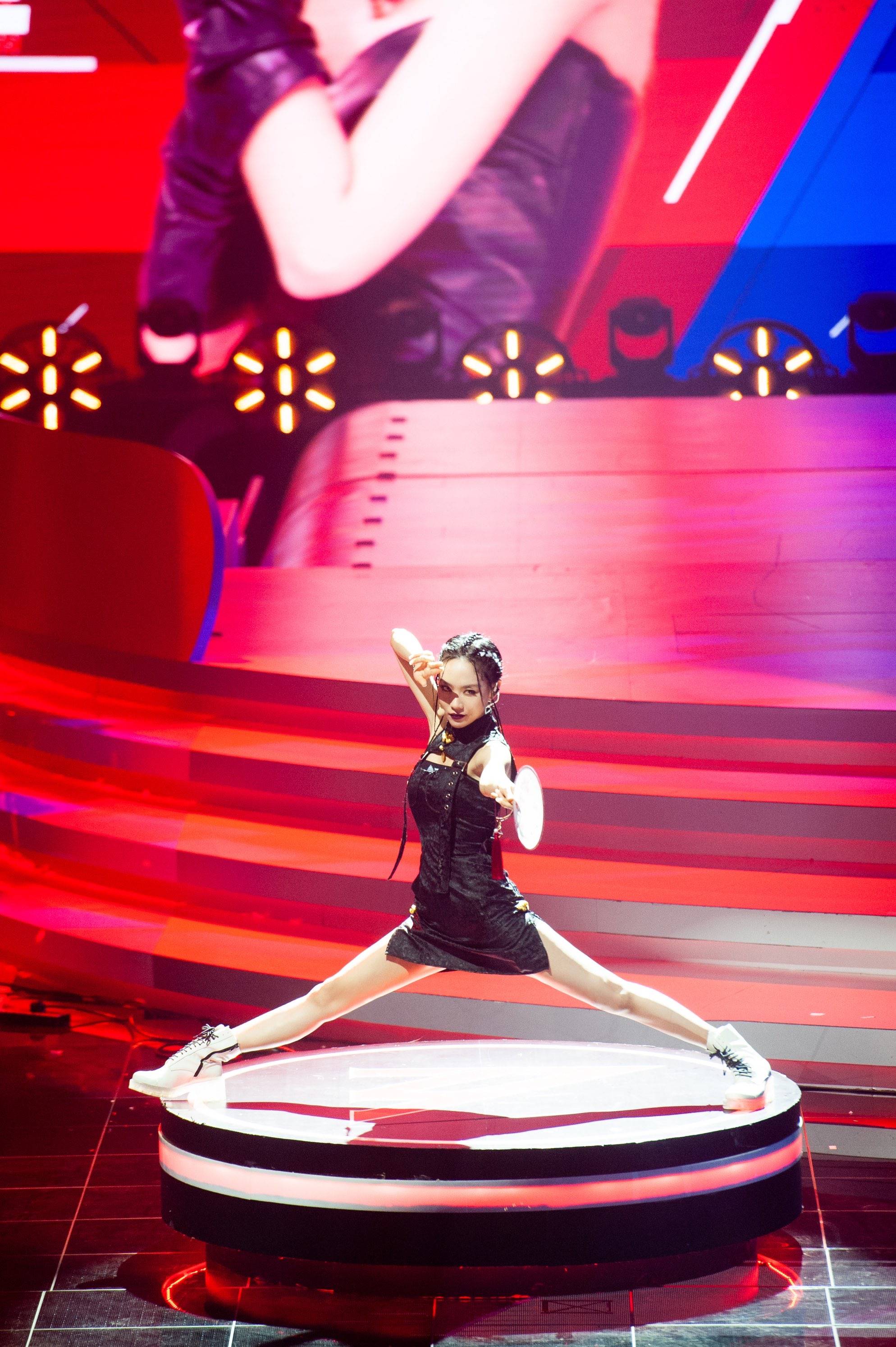 《姐姐》早年片段惹人爆笑,回忆初心感动众人_张含韵