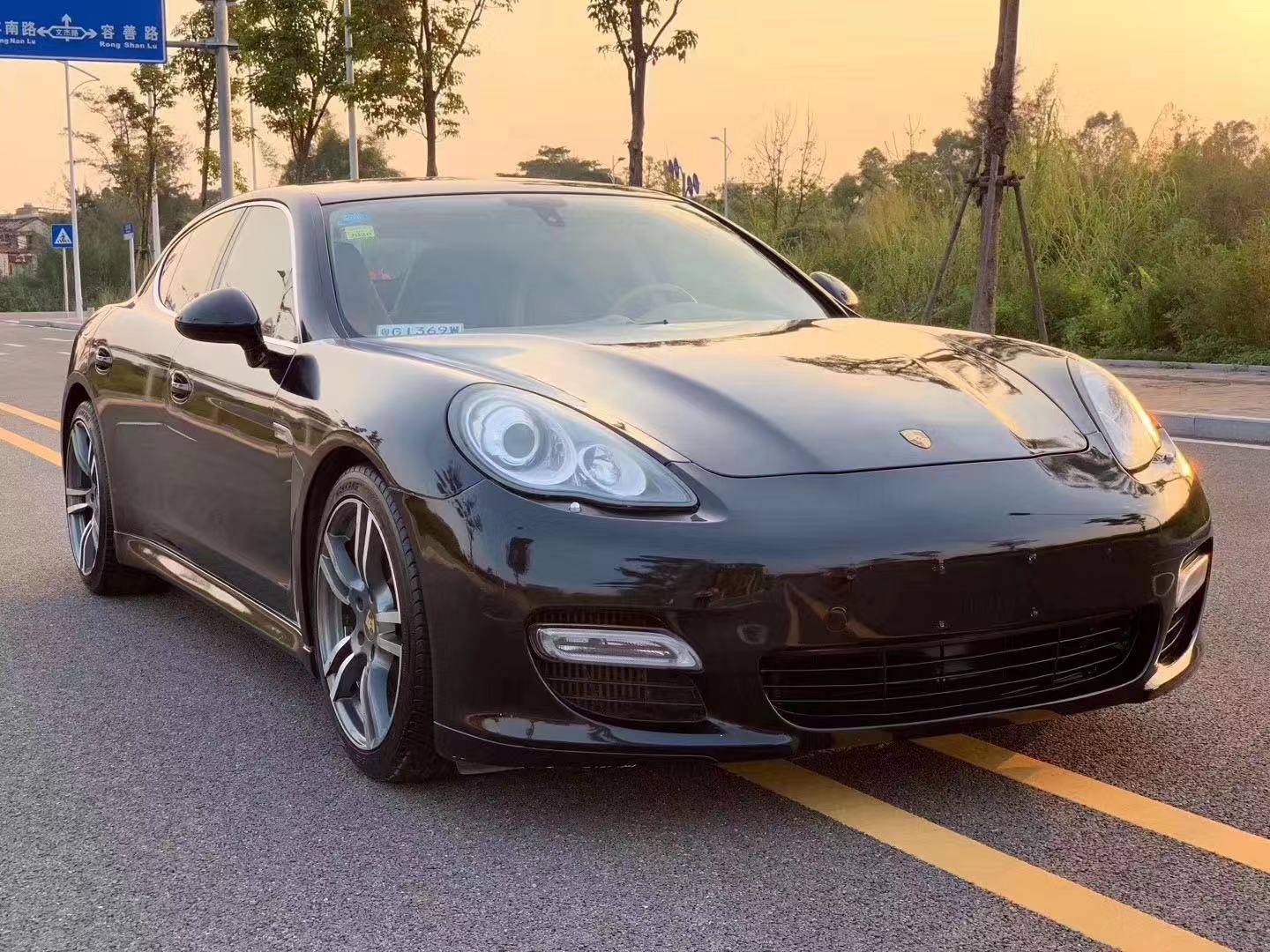 纯13年保时捷帕拉梅拉,顶配二手售价25万,马路上的运动健将_造型