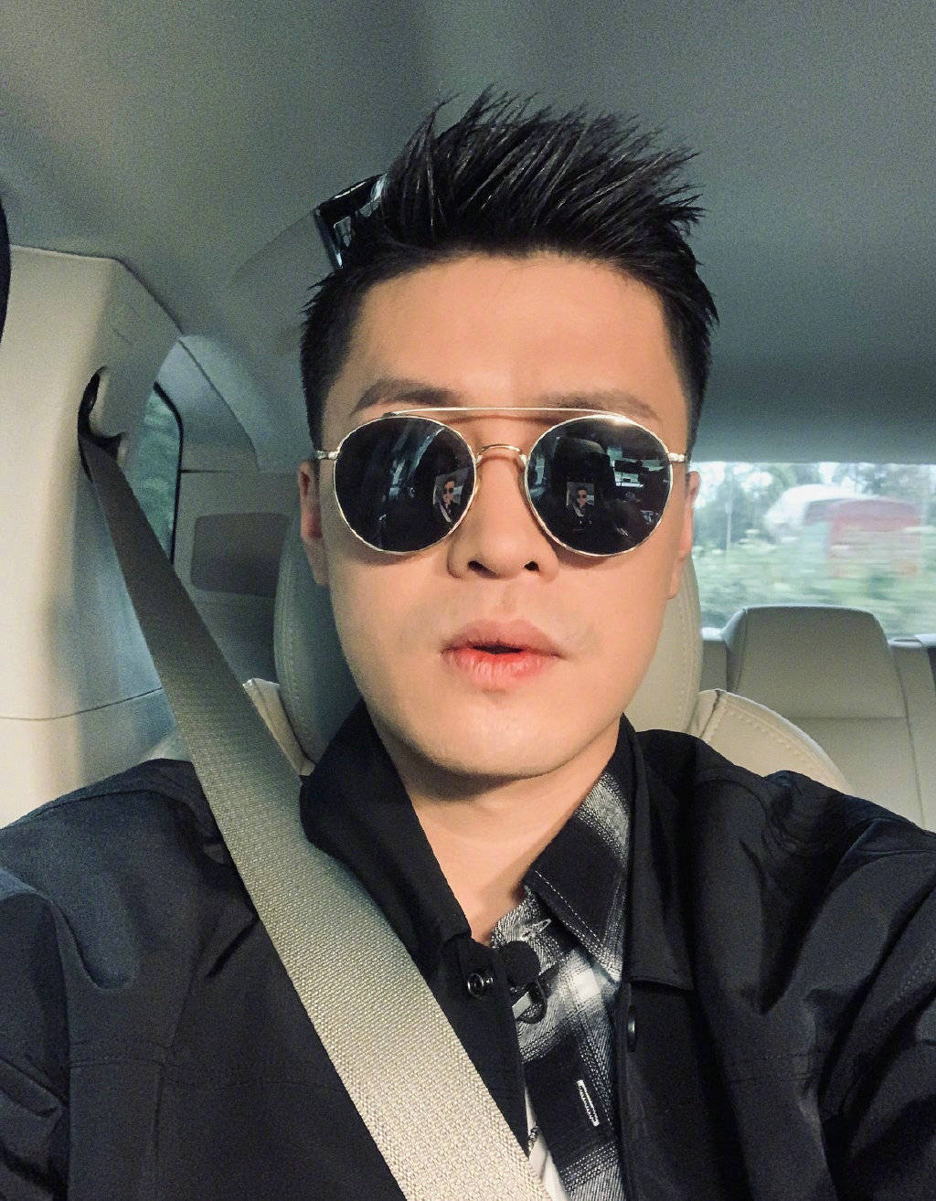 原创宁桓宇老婆晒高中照清纯不输奶茶妹妹网友不出道可惜了