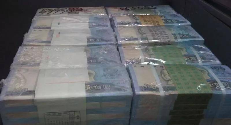 【解密】市场为何有整捆整包的旧版人民币?_手机搜狐网