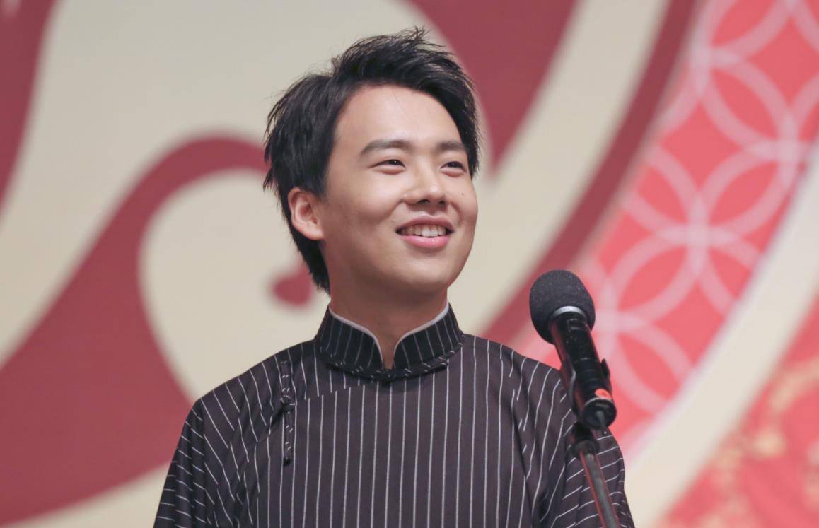导演突然考数字诗,黄明昊郭麒麟差距明显_手机搜狐网