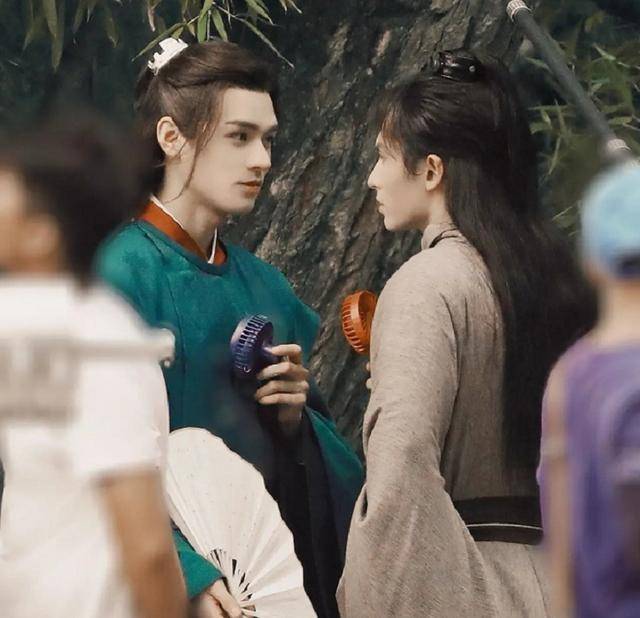 《天涯客》高清路透,张哲瀚龚俊现场互动超甜,脑补了一出偶像剧_作品