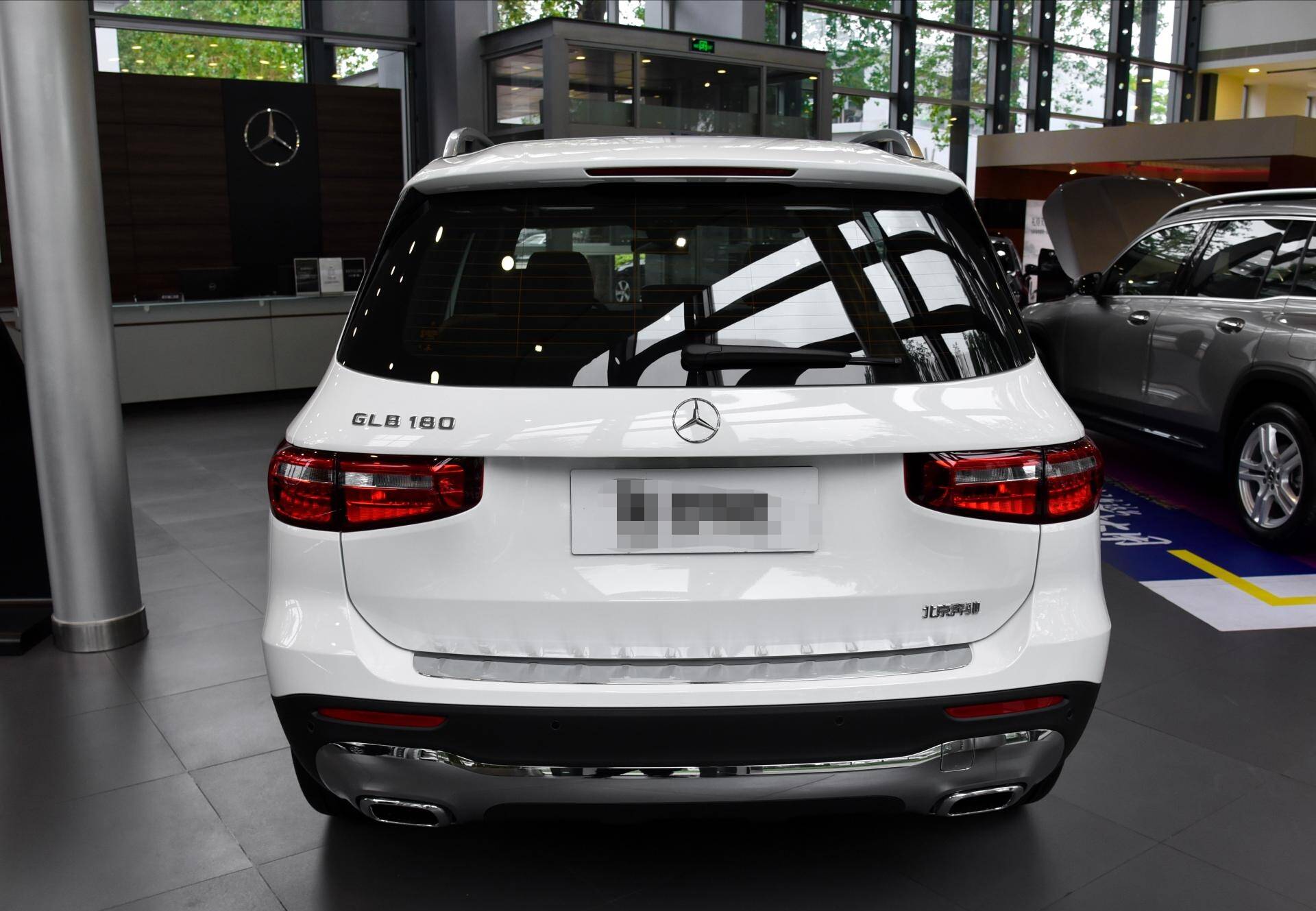 最便宜的奔驰7座suv预售28万标配连体大屏新款奔驰glb真霸气