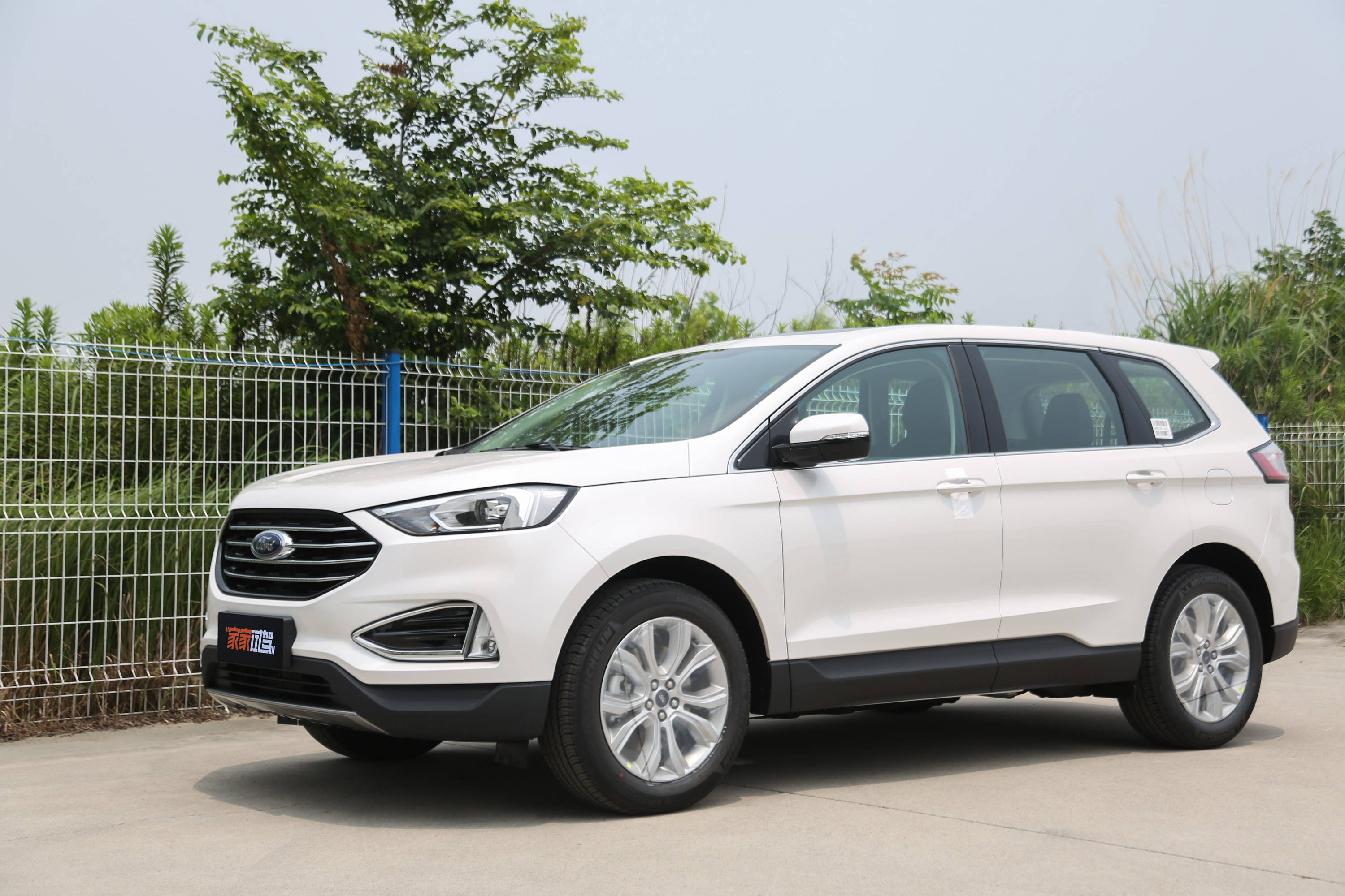 福特suv 10万图片