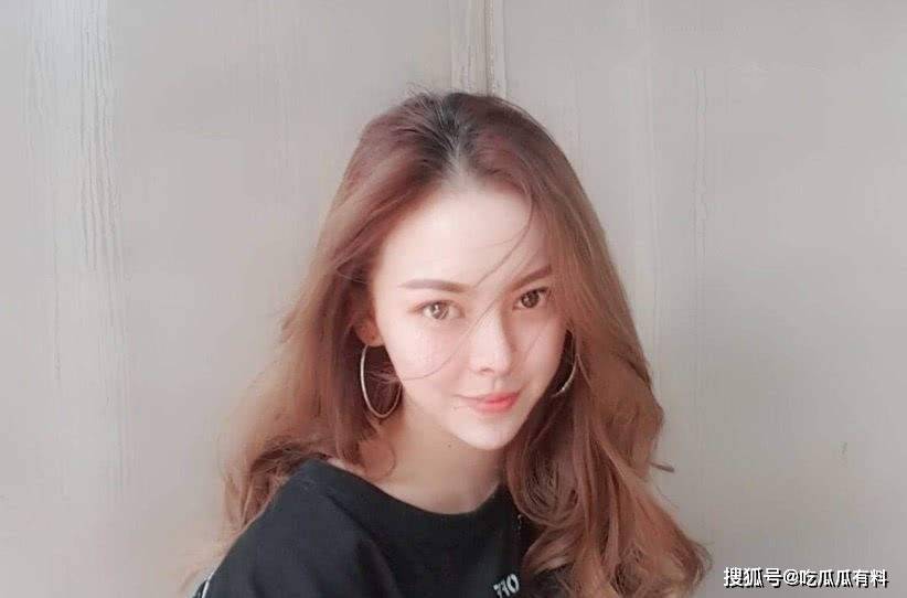 长江七号的富二代小男孩,竟然是个小姑娘,长大后越来越美_黄蕾