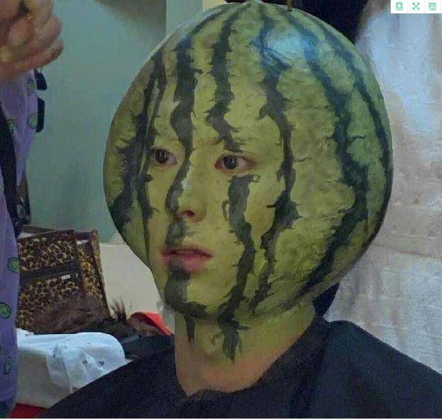 元气满满的哥哥王鹤棣西瓜头太逼真估计亲妈都认不出来