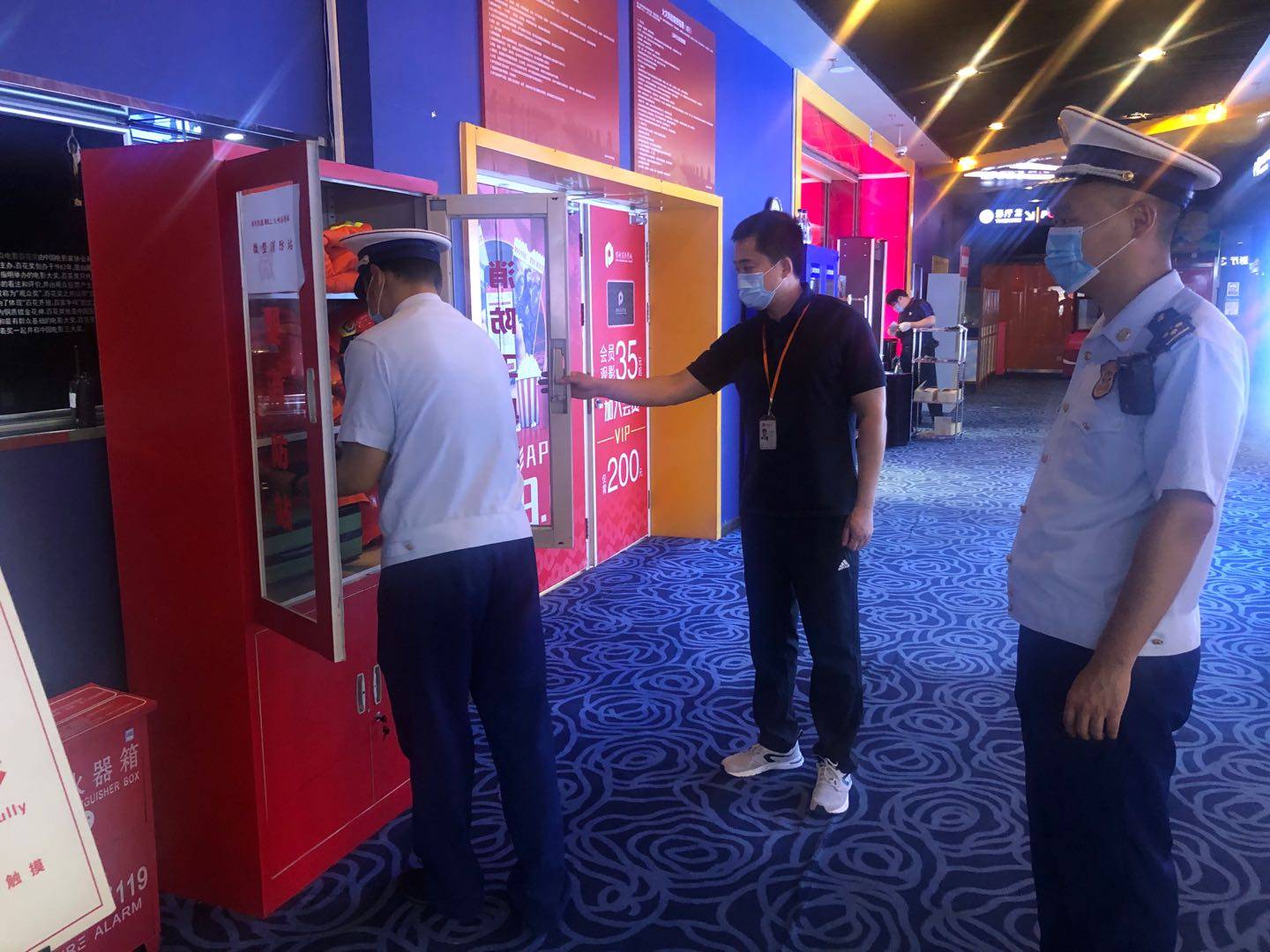 丰台消防深入辖区电影院开展消防安全帮扶指导检查工作