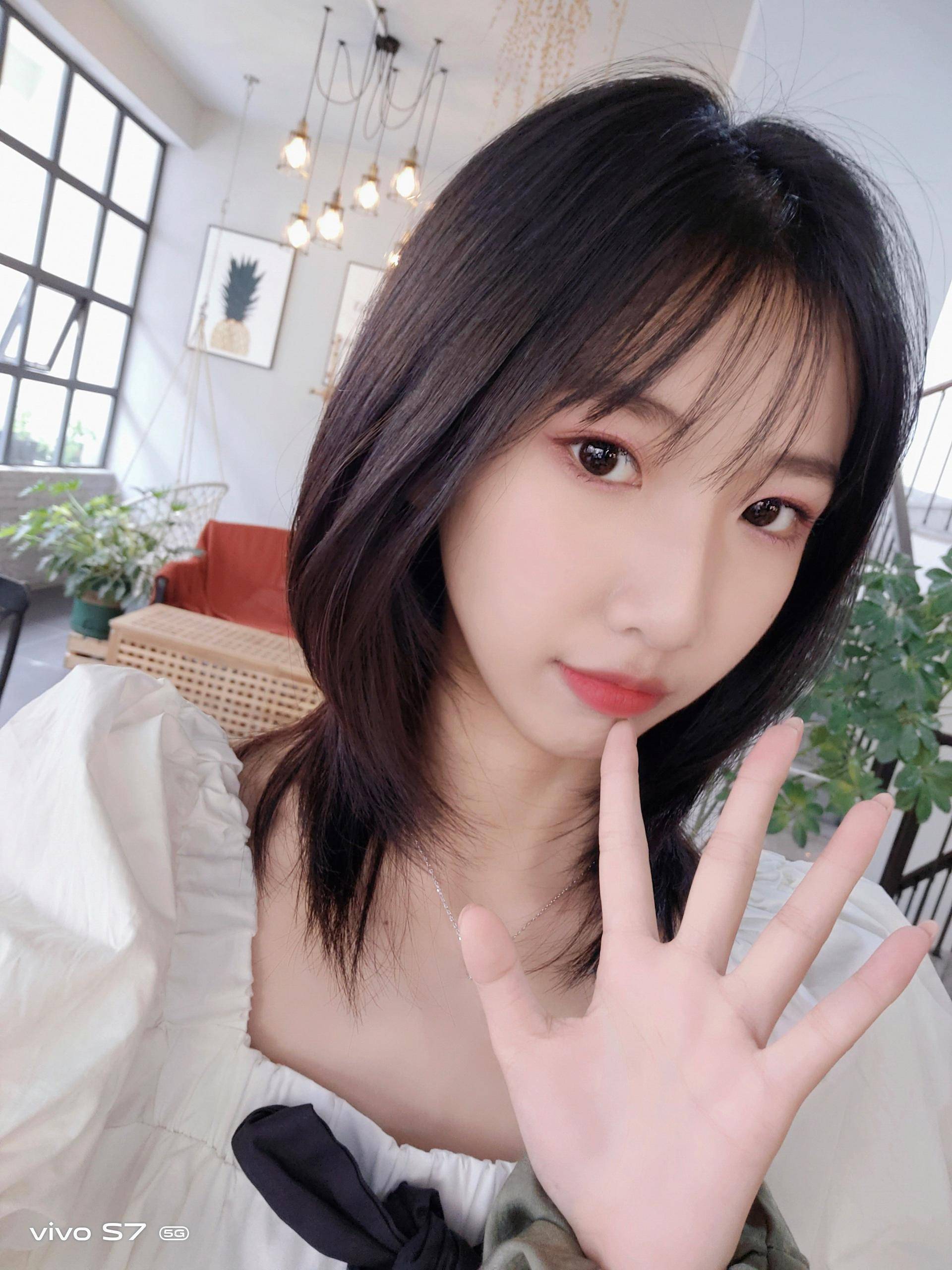 不愧是新一代自拍利器vivos7带来清晰自拍且颇具质感