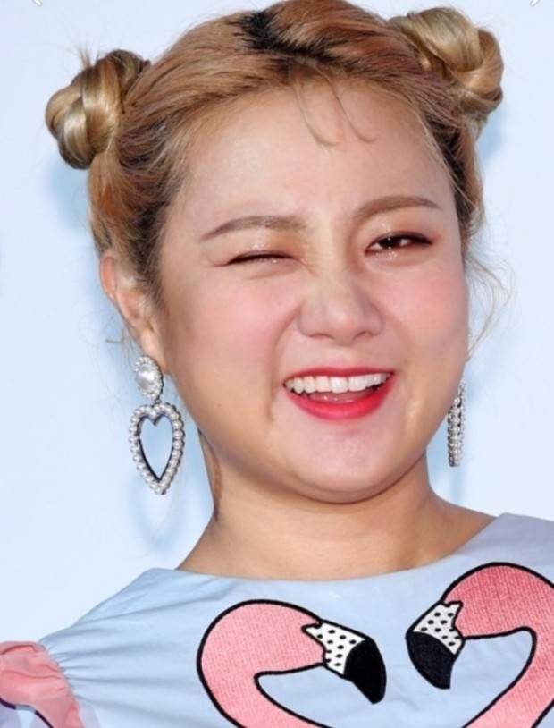 朴娜莱被指是韩版扶弟魔 送房送车遭网友质疑 自曝全家人都整过容