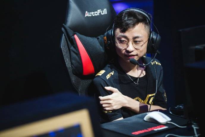 水晶哥回忆史上最残忍比赛一天打满bo10sofm绝活藏到淘汰