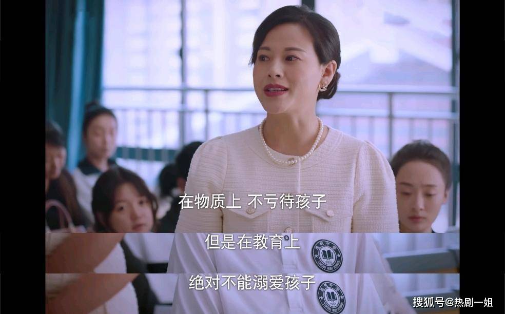 陈婷与小橙子的母女关系也很糟糕:自恋型母亲正在毁掉自己的孩子