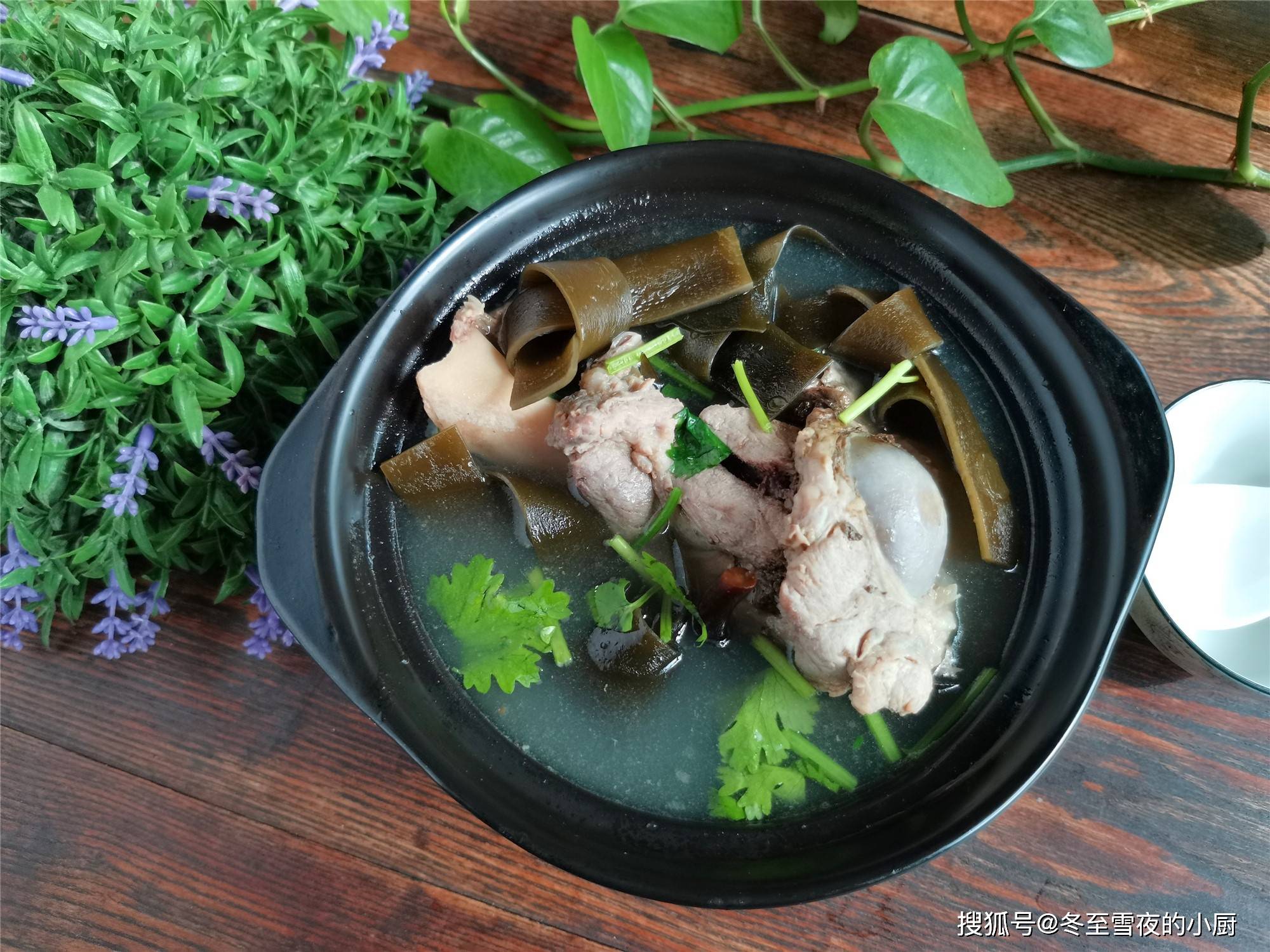 秋季家里常喝这道"天然补钙汤",滋味鲜美,易做又美味_海带