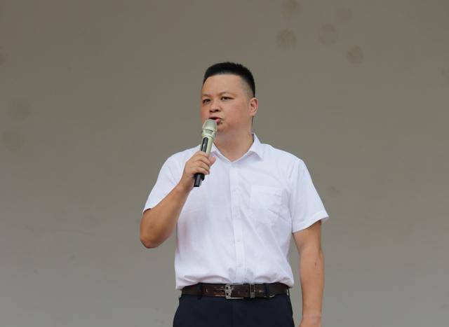 烈日下的第一课湘机中学2020年军训活动开营