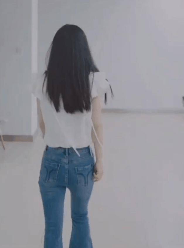 原创赵丽颖七夕跳舞甜笑卖萌秒变童颜系小仙女腰臀比例太吸睛