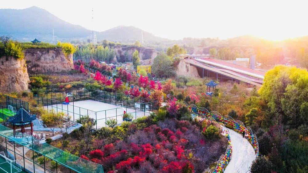 彩虹滑草,無動力親子樂園,萌寵樂園,親子戲水區,花海植物園,開心農場