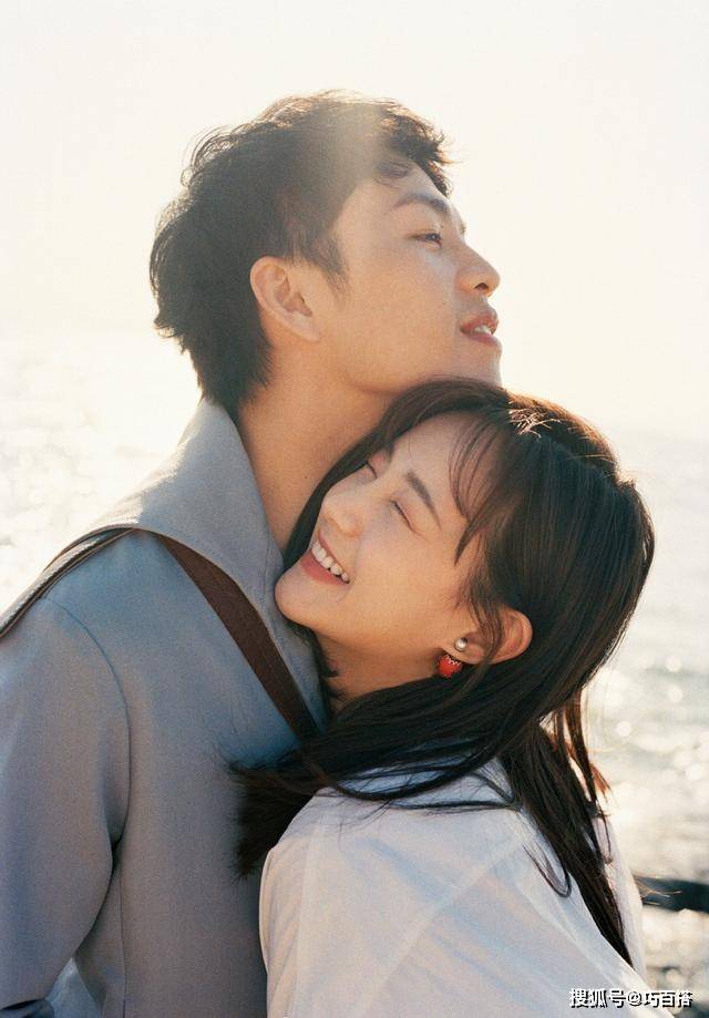 主演电影单日破2亿,私下胶片写真甜掉牙_李鸿其